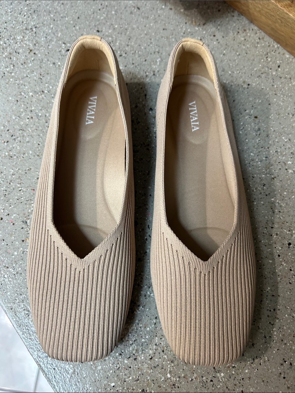 Vivaia Square-Toe V-Cut Flats